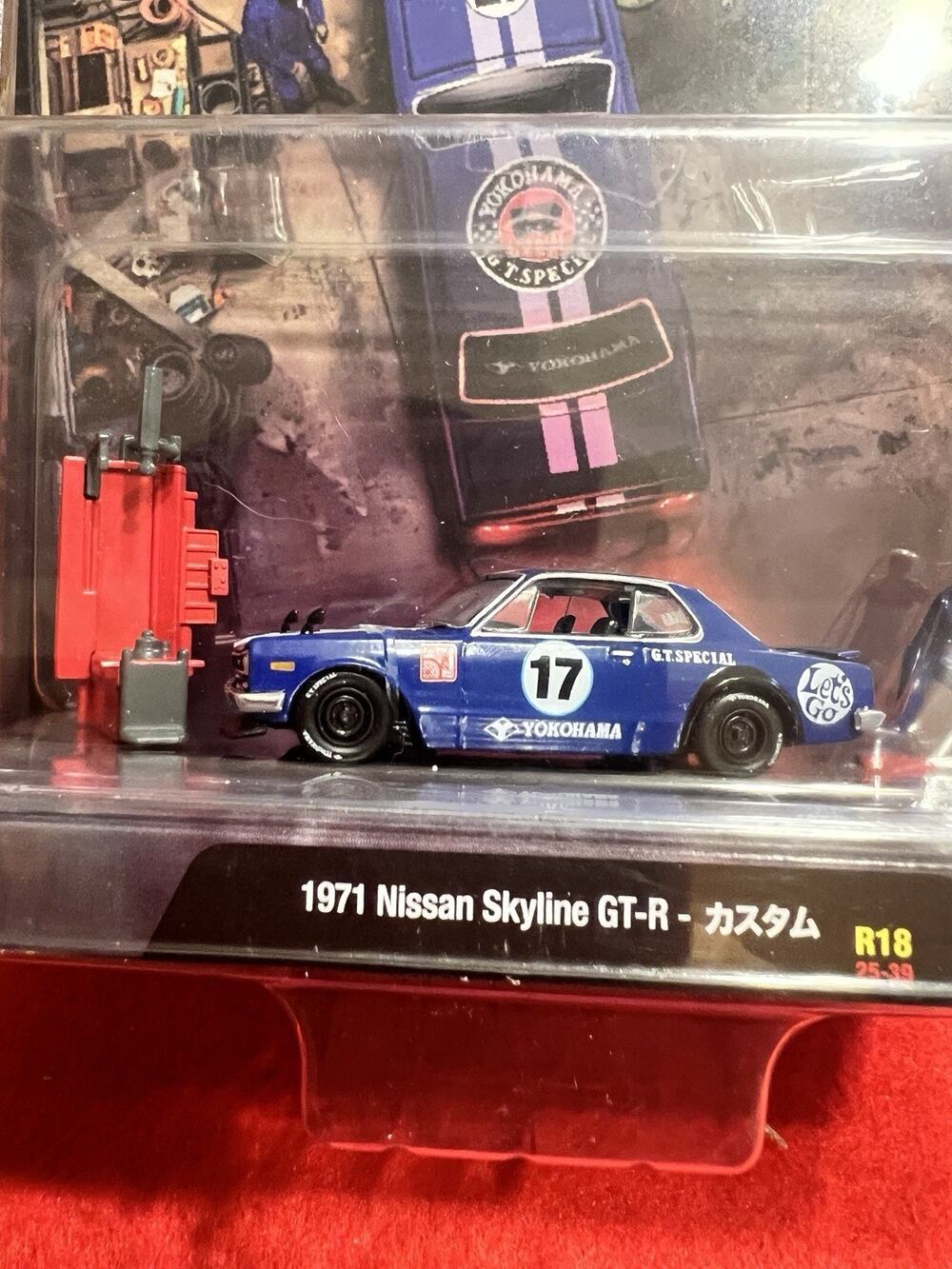 M2 Machines 1971 Nissan Skyline GT-R R18 Diorama (Yokohama Radial)